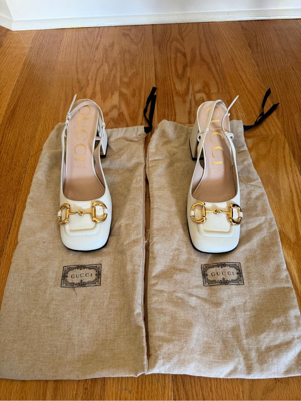 Gucci White Leather Horsebit Slingback Pumps with Gold Hardware - Picture 4 of 7